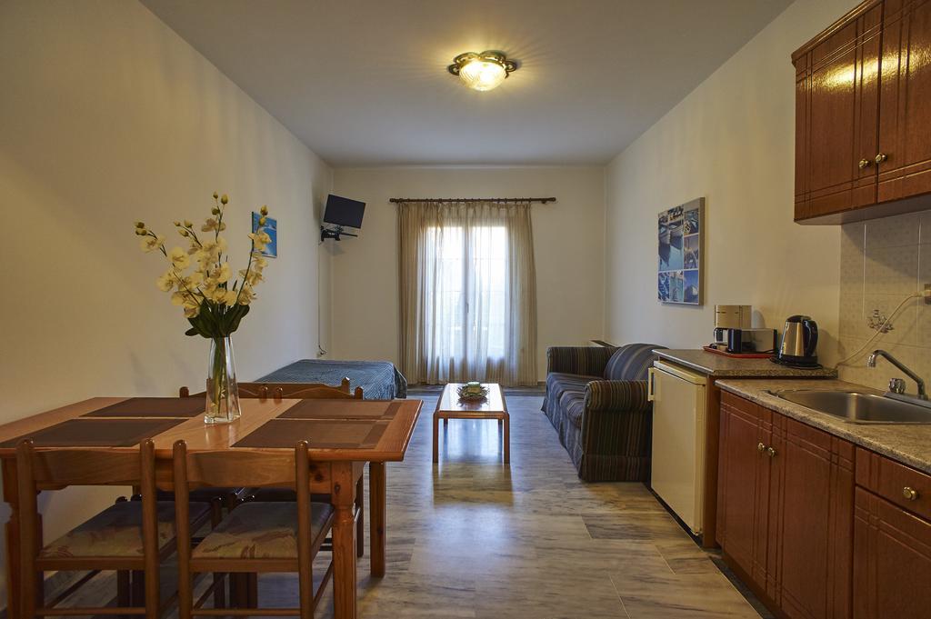 Christinantzela Apartments Кокарі Екстер'єр фото